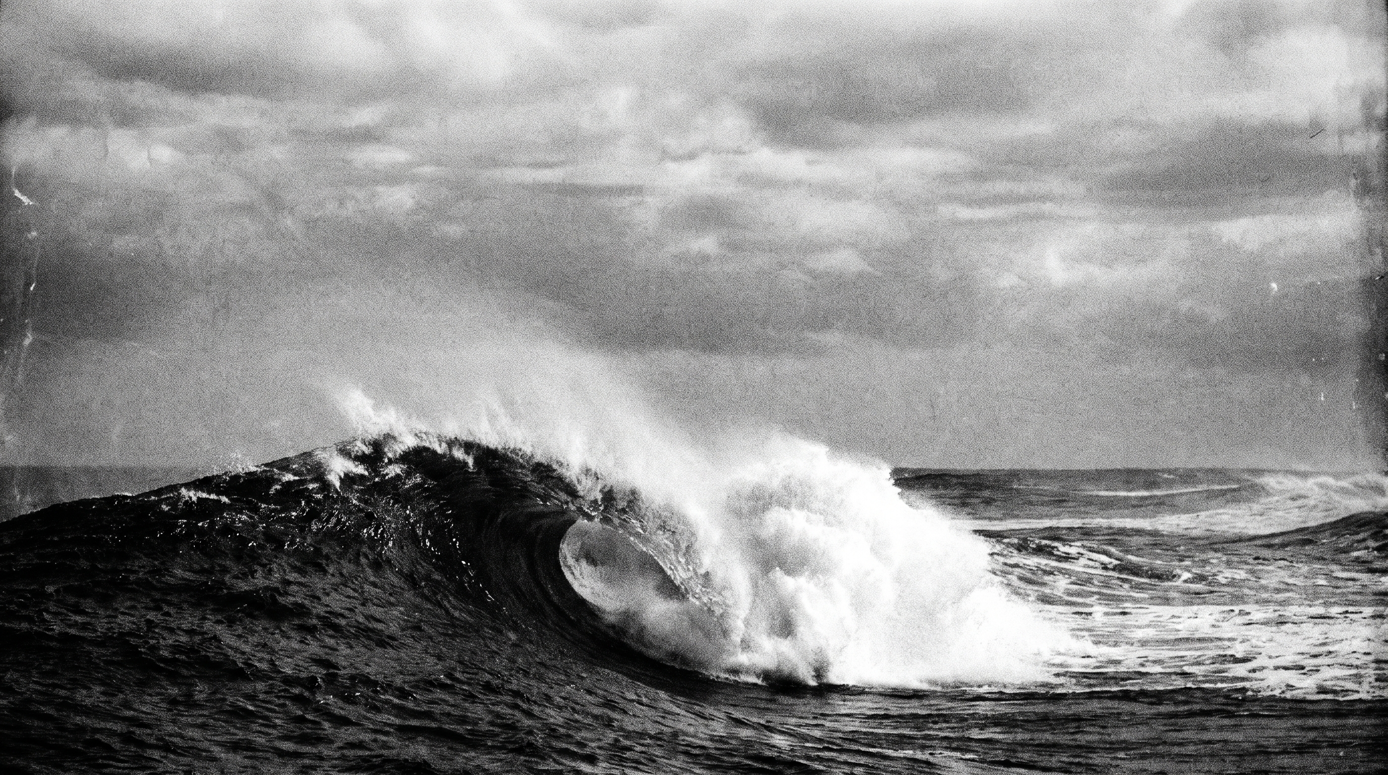 Breaking wave in black and white
